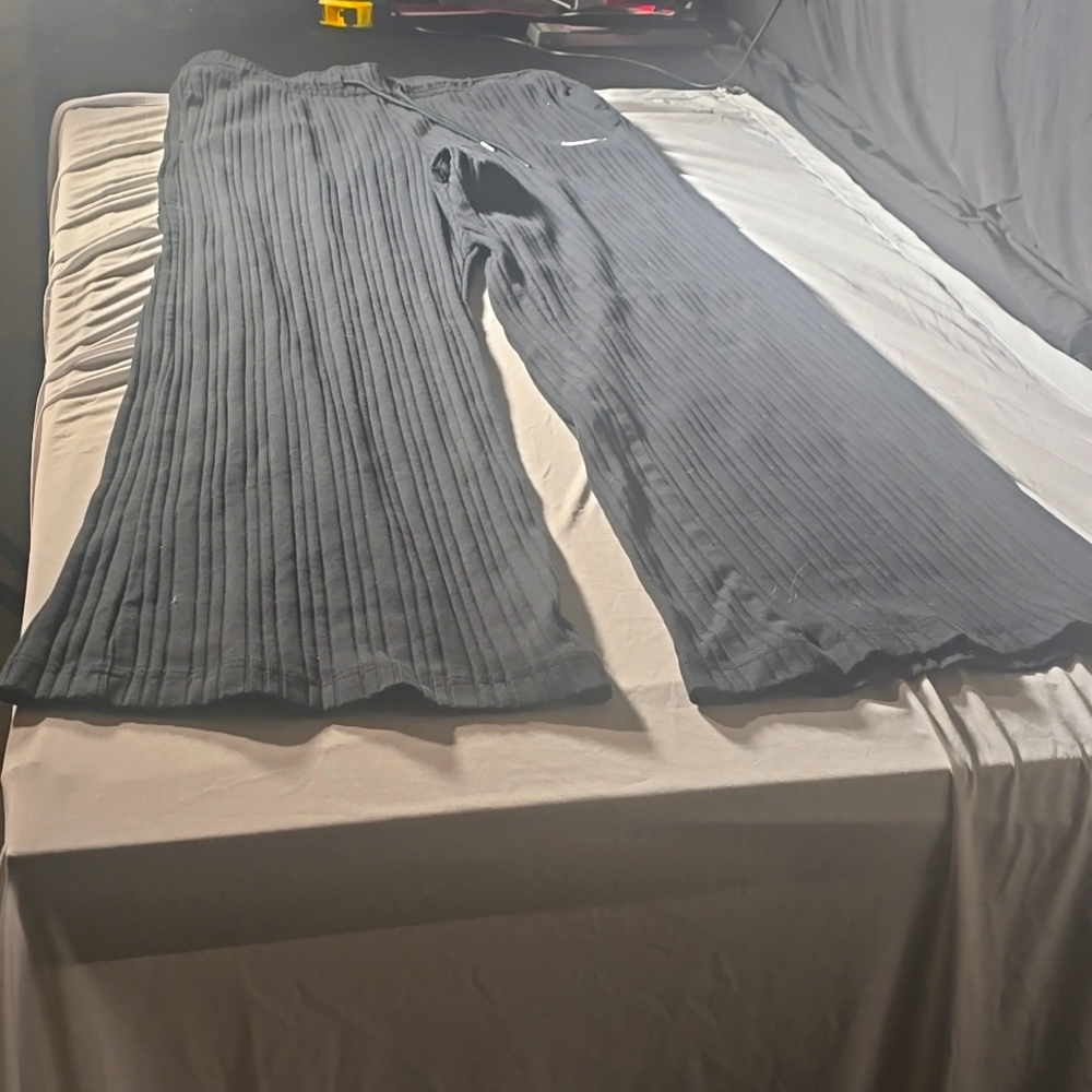 BLACK NIKE RIBBED WIDE LEGGED LOUNGE PANTS-SIZE- MEDIUM